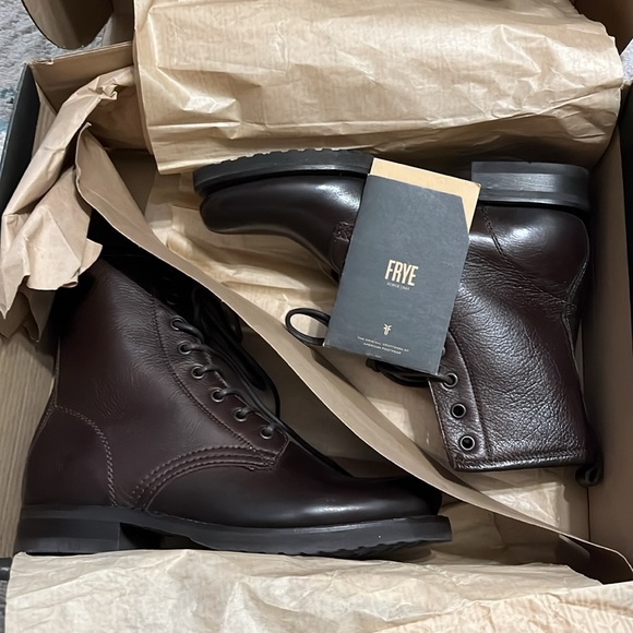 NWT Frye Veronica Combat Dark Brown Boots Size 7 - Picture 15 of 17